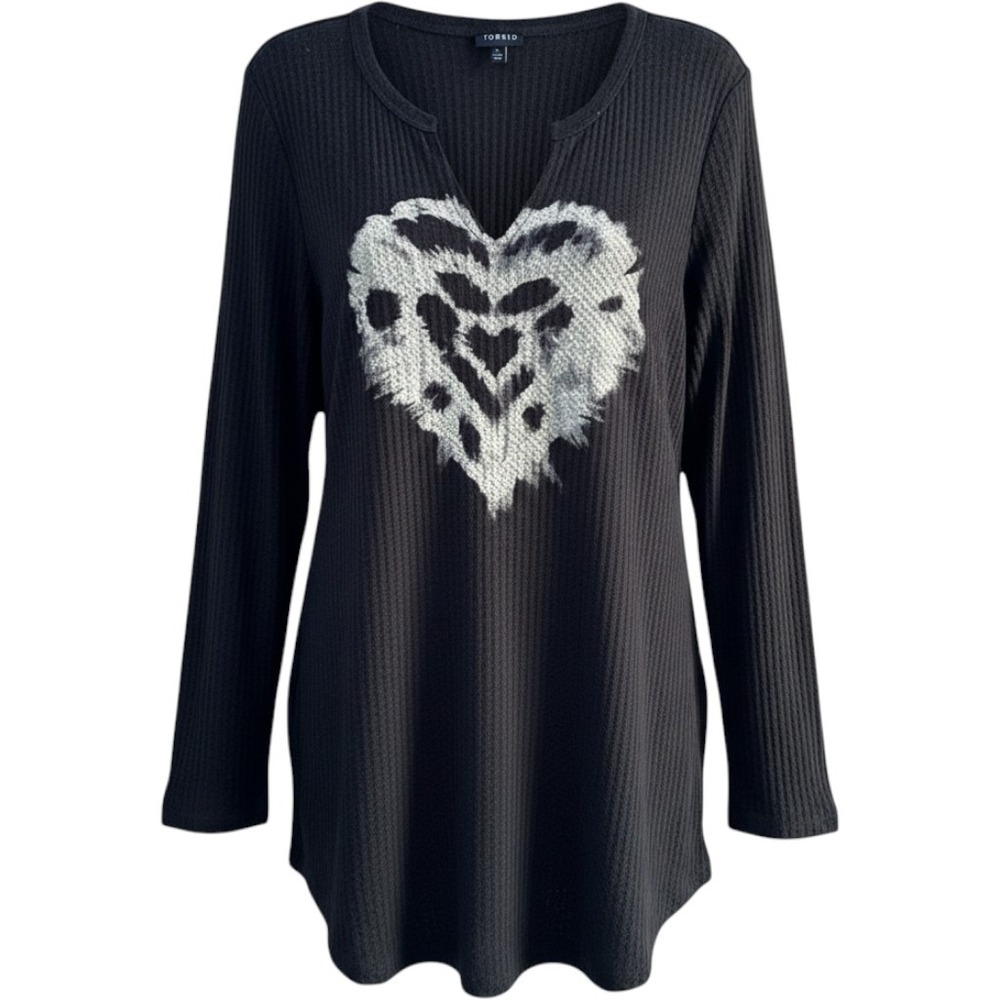 Torrid Black Waffle Knit Thermal Top Leopard Heart Graphic Notch Neck Size 3
